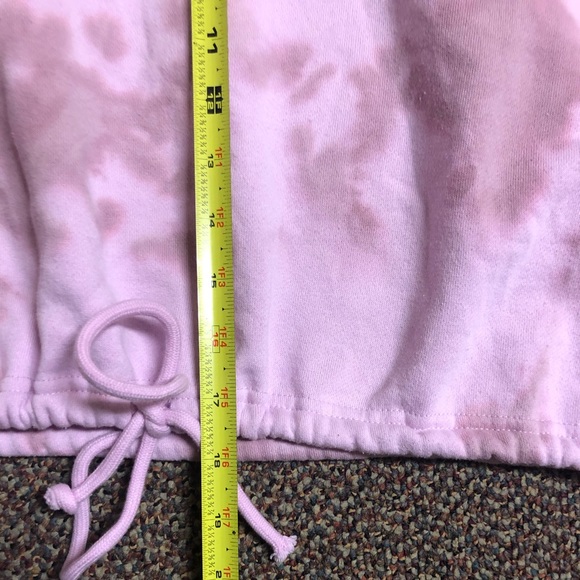 It’s a cute cropped sweater by forever 21+ - Picture 5 of 5